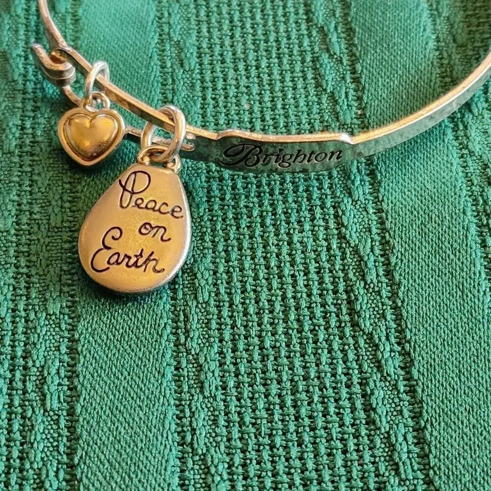 Brighton Peace on Earth‎ dove charm bracelet